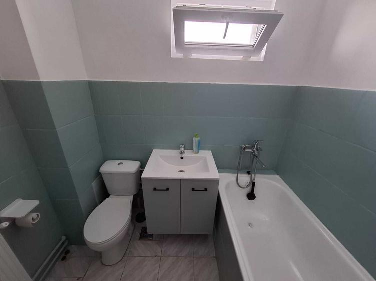 GARA ap.1 camere, decomandat, curat, renovat, mobilat si utilat, et.3/4!