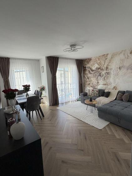 Apartament 2 camere, decomandat, loc. Lisaura