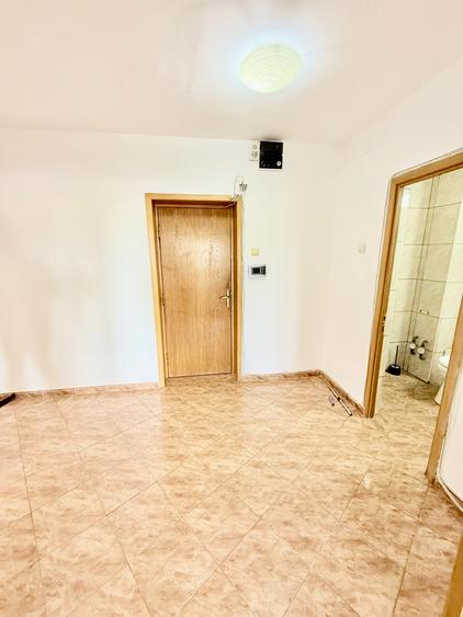 Piata Victoriei, vizavi de Guvern, Apartament 3 camere/ Locuinta sau Birou