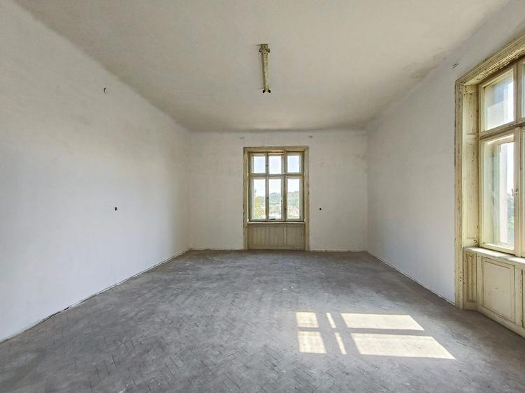 VÂNZARE - SPAȚIU COMERCIAL, CLĂDIRE INTERBELICĂ, CENTRU SIRET