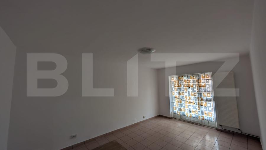 Spațiu comercial cu 2 Intrări Stradale, 70 mp, zona Micro 11
