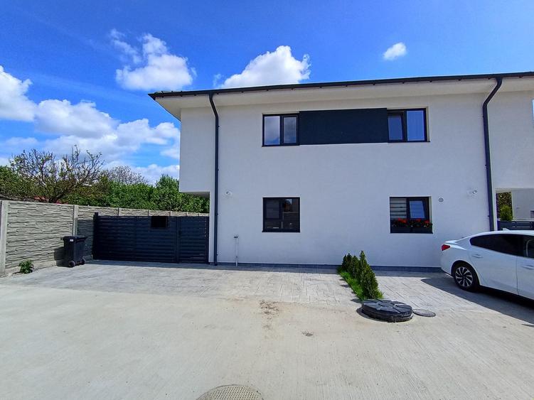 Sanandrei, Duplex pe Etaj, Drum Asflatat, Bucatarie Separata