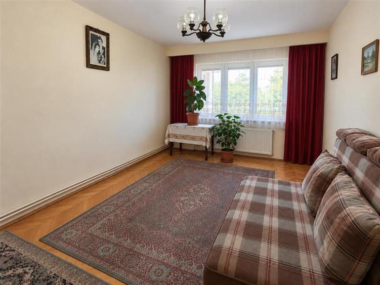Apertament 2 camere decomandat balcon pivnita zona Valea Aurie