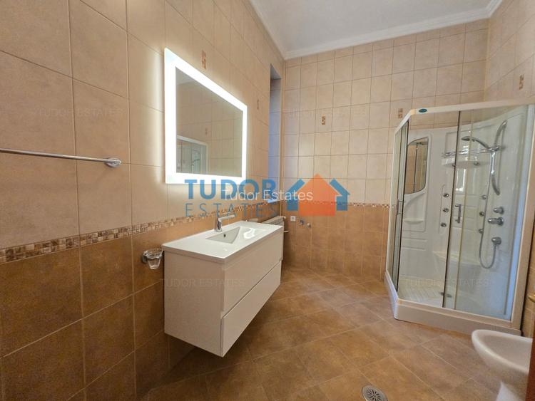 Elegant 10-Bedroom Mansion with Private Pool & Landscaped Garden - 23