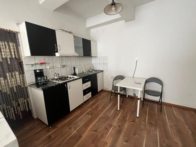 Apartament cu 3 camere cu vedere pe Regina Elisabeta / Ultracentral / Risc 1