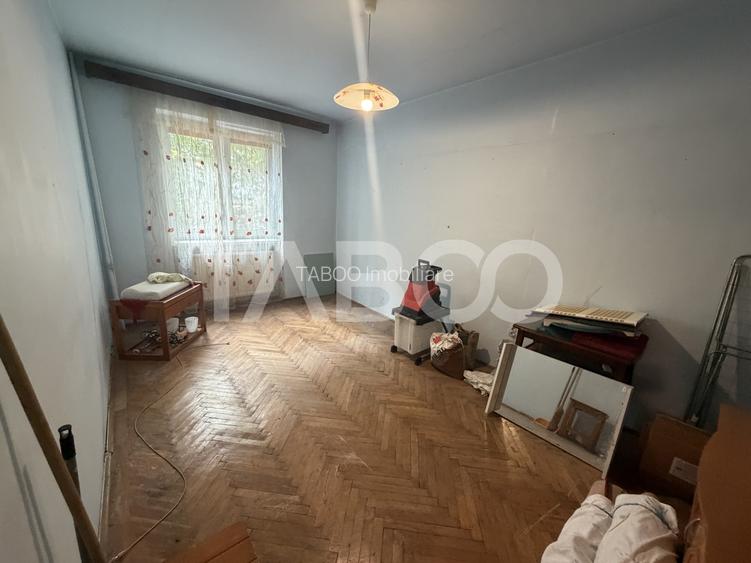 Apartament 2 camere decomandat parter gradina zona Negoiu