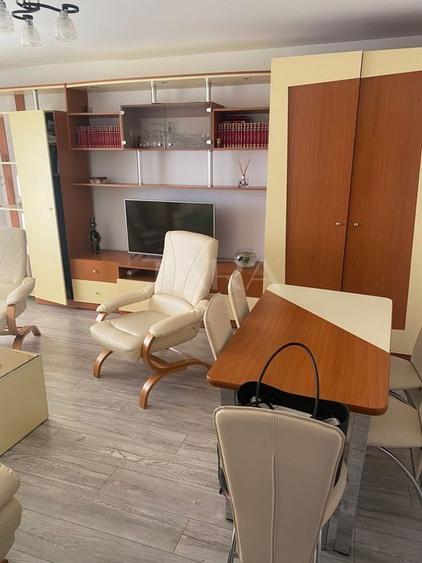 OCAZIE. Vanzare apartament cu 4 camere, central in Apahida.