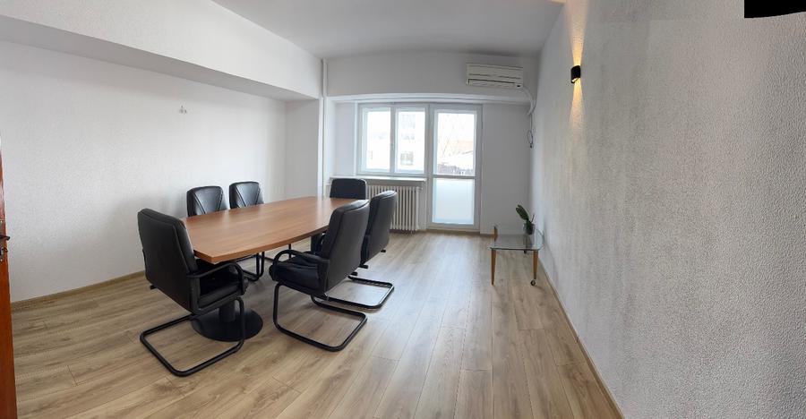 Spatiu de birou  premium  3 camere  etaj 1 Piata Alba Iulia, vedere spre piata.