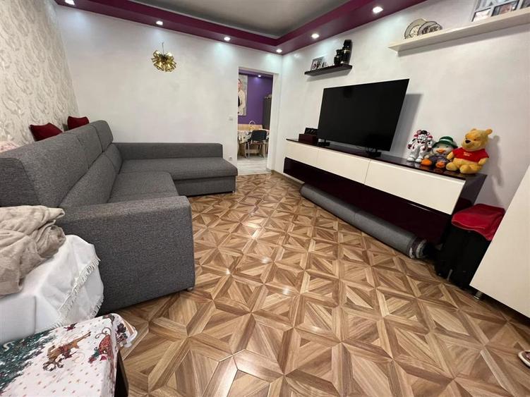 Apartament 2 camere Podu Ros - Decomandat