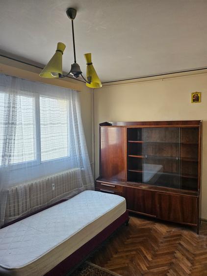 Titan, strada Liviu Rebreanu, langa Mega Image si Bebe Tei