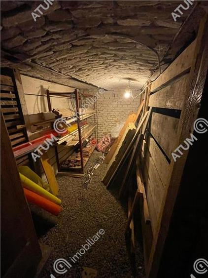 Apartament 2 camere balcon garaj curte libera zona ultracentrala Sibiu