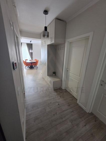 Apartament ultrafinisat 72 mp utili 3 camere 2 bai lift C. Surii Mici