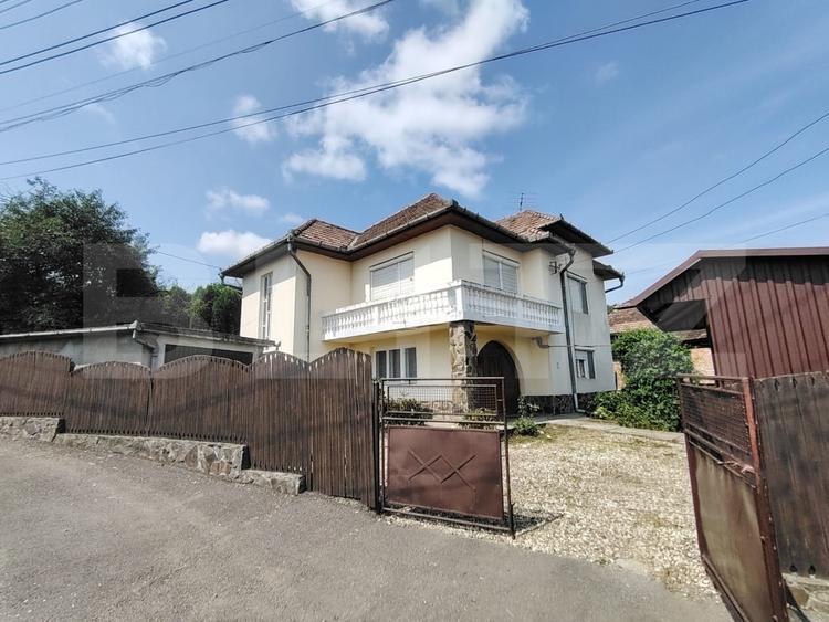 Casă solidă cu pod, foișor și 2 garaje in Tarnaveni - 2