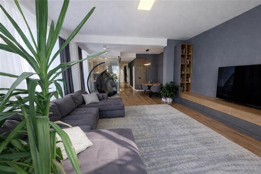 Eleganta la inaltime, Penthouse cu design unic, terasa de 40 mp si view panorami