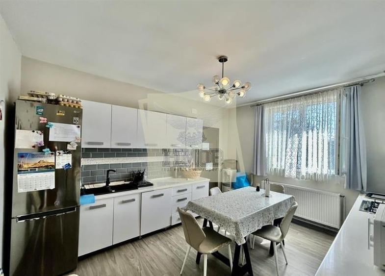 Casa individuala cu 8 camere si teren 373 mp in zona Lazaret