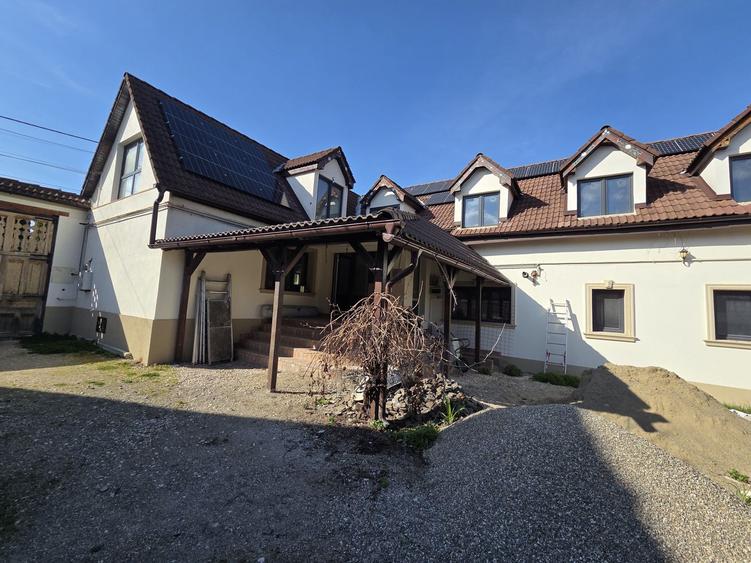 Vilă 9 camere Cristian | Terasă Bucegi | Ideal investiție