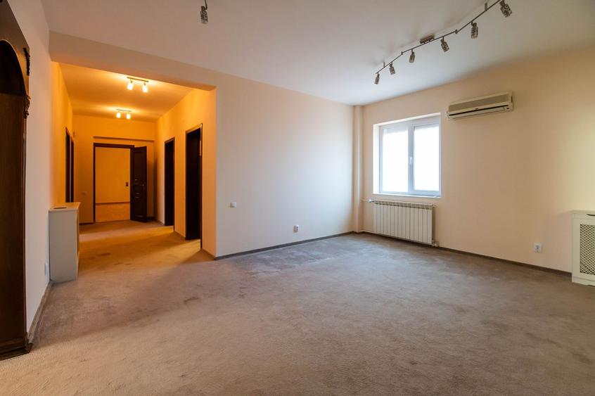 Vila cu piscina, 22 camere și consum ZERO, Baneasa – Romatsa