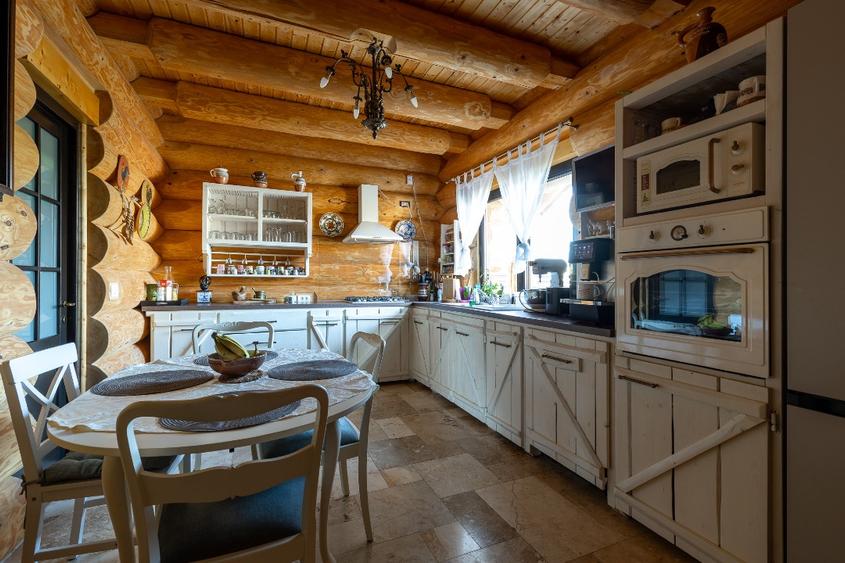 Casa din bustean rotund