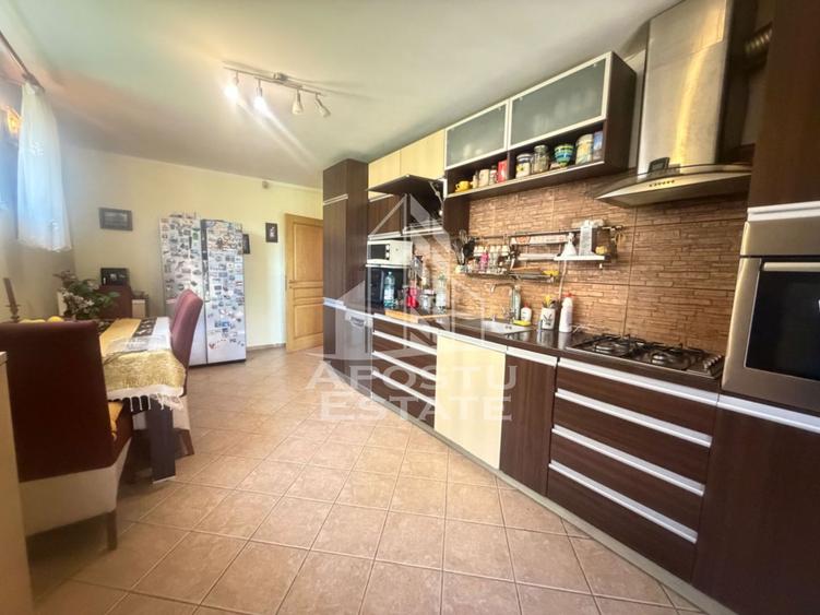 Casa individuala cu 5 camere, carport, 426mp teren in Sanandrei
