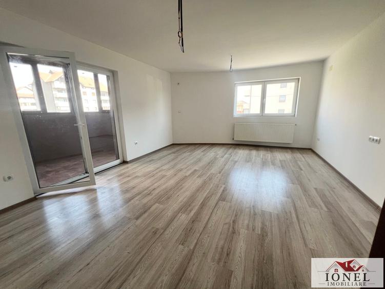 Apartament trei camere de vanzare Sebes-Petresti