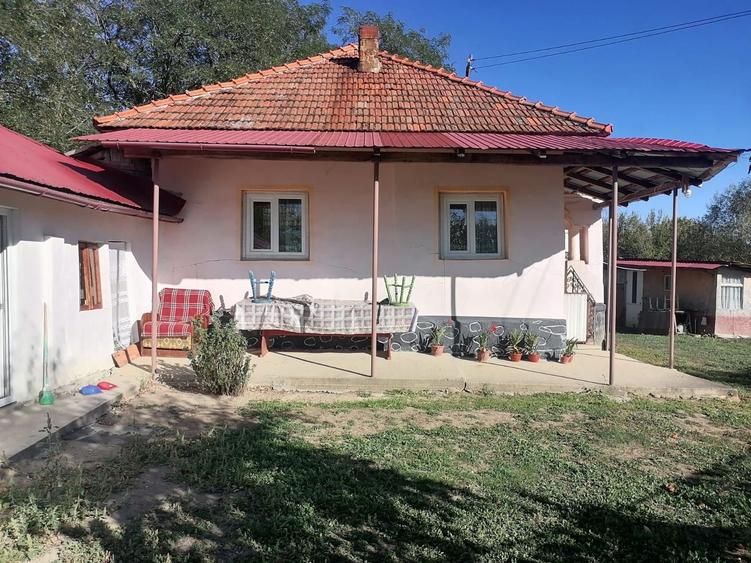 Casă situată în Bumbești Pițic - sat Cârligei