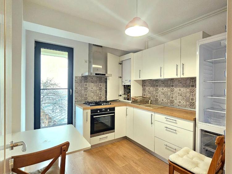 Inchiriere 2 camere decomandate cu centrală proprie, AC – metrou Laminorului