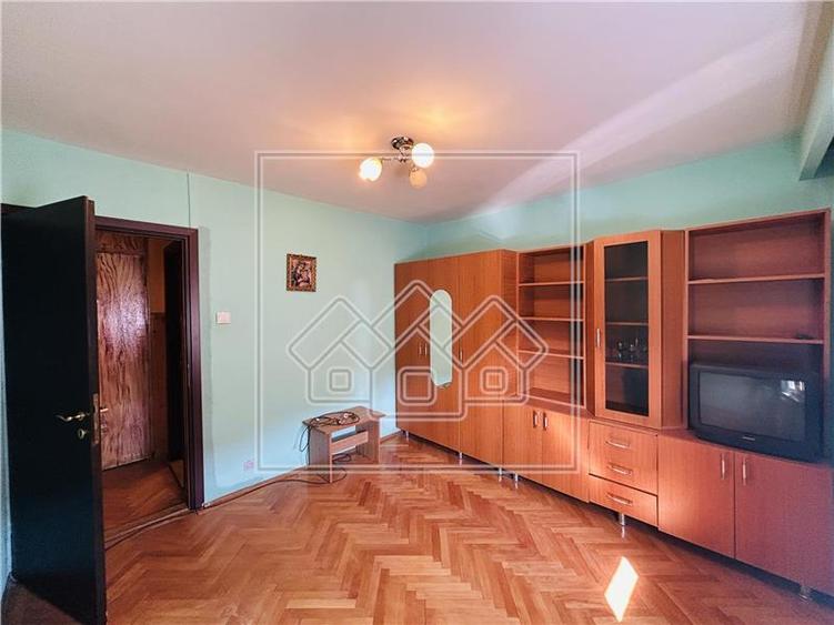 Ap decomandat, 3 camere, 2 balcoane - Zona Turnisor