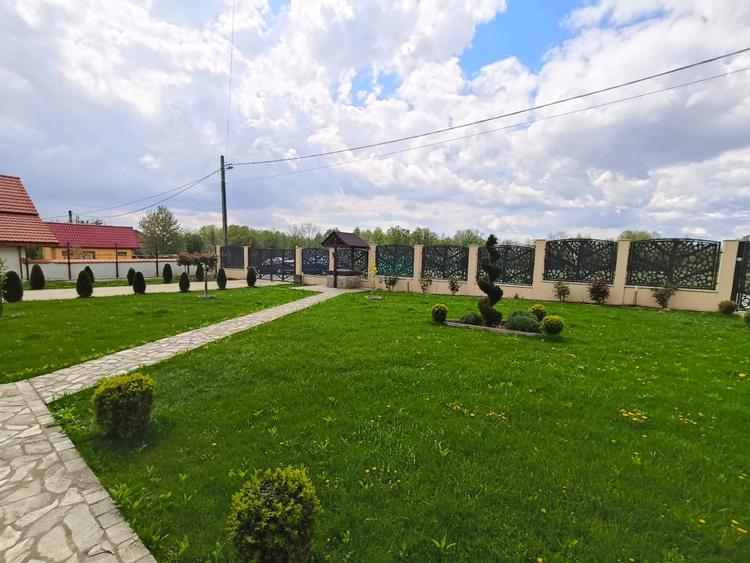 Casă P+1 modernă, complet echipată, cu teren mult, la Crasna