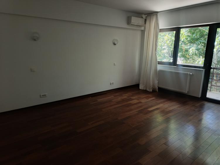 Pipera/ vila cu etaj/ curte/ mobilata partial/ aproape Mall Promenada