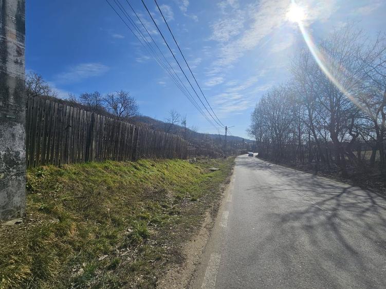 Teren 690 mp, deschidere 50 m, utilități – 1 km Primăria Ștefănești