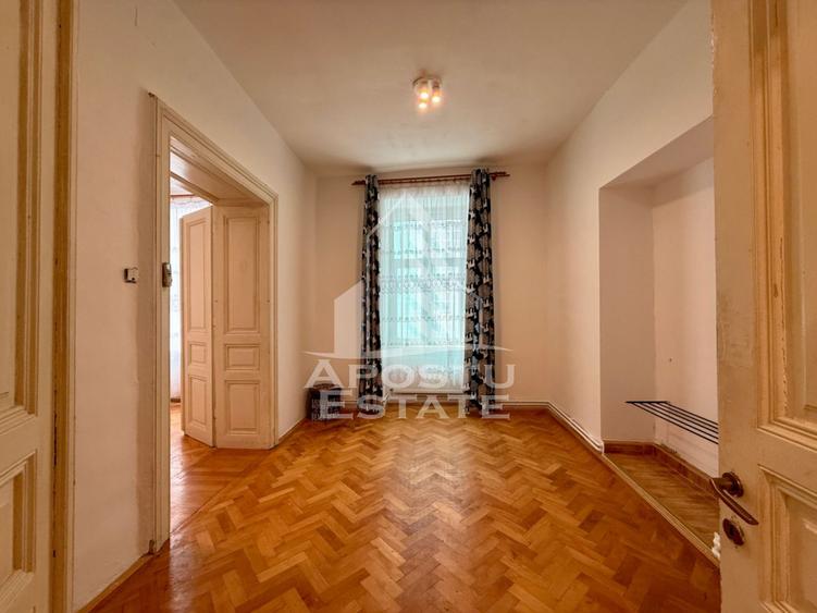 Apartament 2 camere de vanzare, centrala proprie, Piata Unirii