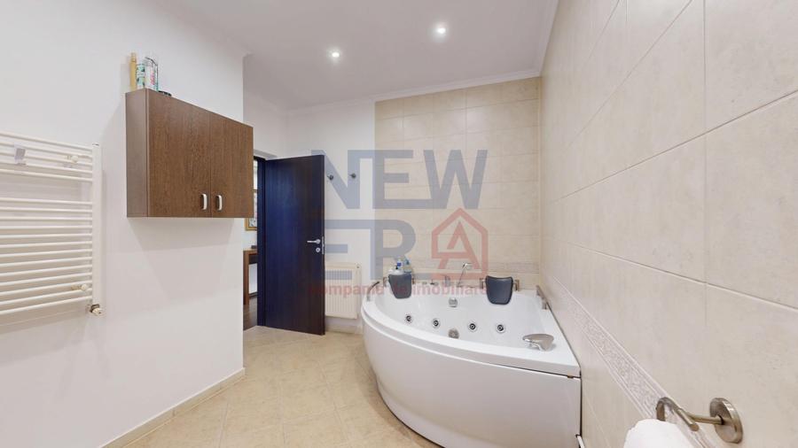 Casa de vanzare in zona Dacia-Eminescu - acces strada privata