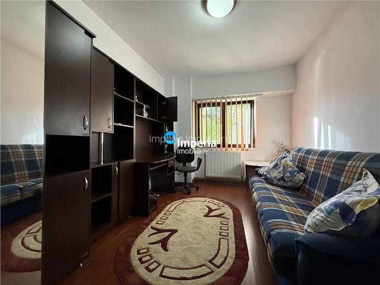 Inchiriez apartament 3 camere, decomandat, Zona Nicolina - Podu Ros - 5