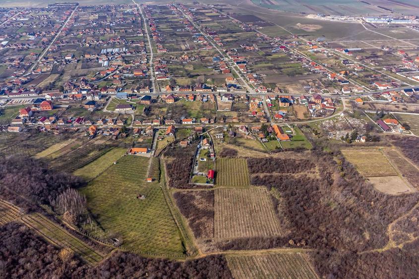 Teren intravilan în Șiria pe deal