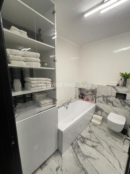 Casa S+P+E+M | 605 mp utili | 10 camere | 3 bucatarii | 4 bai | 3 terase | Garaj