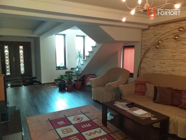 Casa individuala cu 5 camere de vanzare in Sag - ID V155