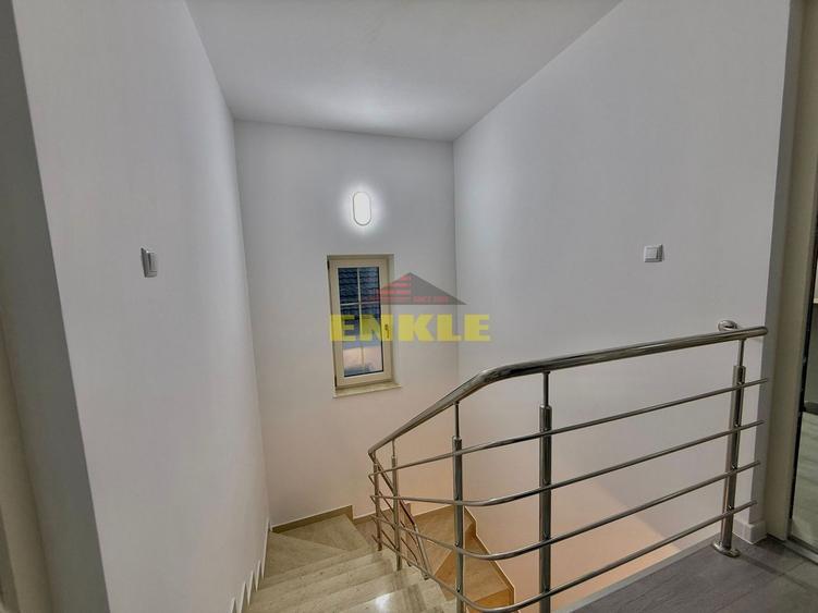 Vand casa 5 camere cu teren 450 mp zona linistita, pret negociabil!