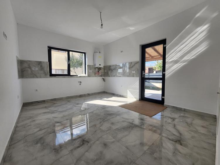 CASA DE VANZARE, 4 CAMERE 2 BAI SI MAGAZIE , VALEA ADANCA- 5 DRUMURI