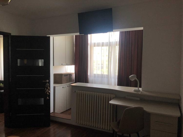 Apartament 2 camere Podu Ros, etaj intermediar, renovat, mobilat