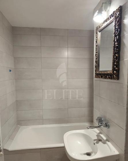 Apartament 3 camere în zona STRAZII RETEZAT