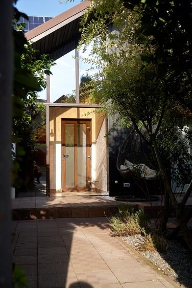 Casa se vinde complet mobilata si utilata, 160 mp utili, 500 mp teren