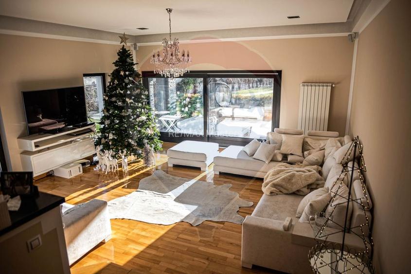 Casă / Vilă de lux cu 6 camere de vânzare în Șcheia, Suceava - 30
