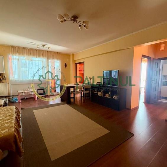 Apartament 4 camere de vânzare, parcare privata, D-na Stanca, Sibiu