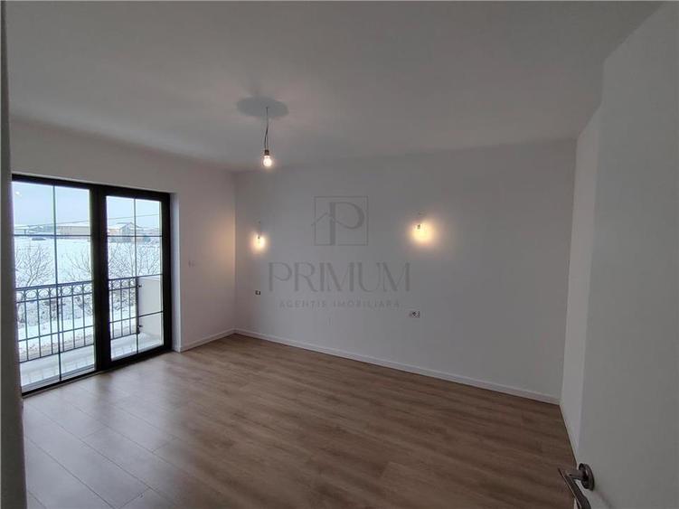 Duplex despartit prin camera tehnica - toate utilitatile- zona excelenta