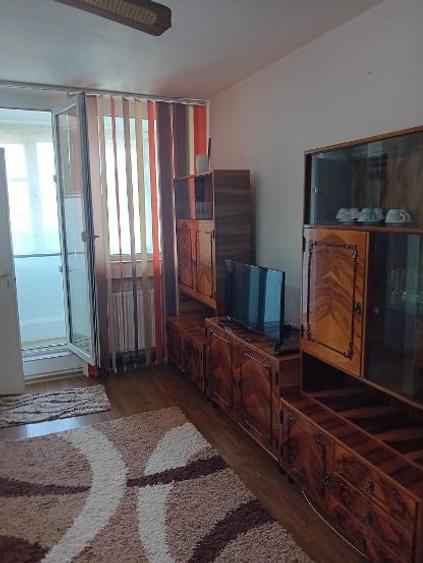 Vand garsoniera cf. 1 , decomandat, etaj 1/ 9, zona Aleea Carpati