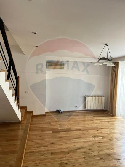 INCHIRIERE Apartament cu 3 camere tip duplex in zona Nordului