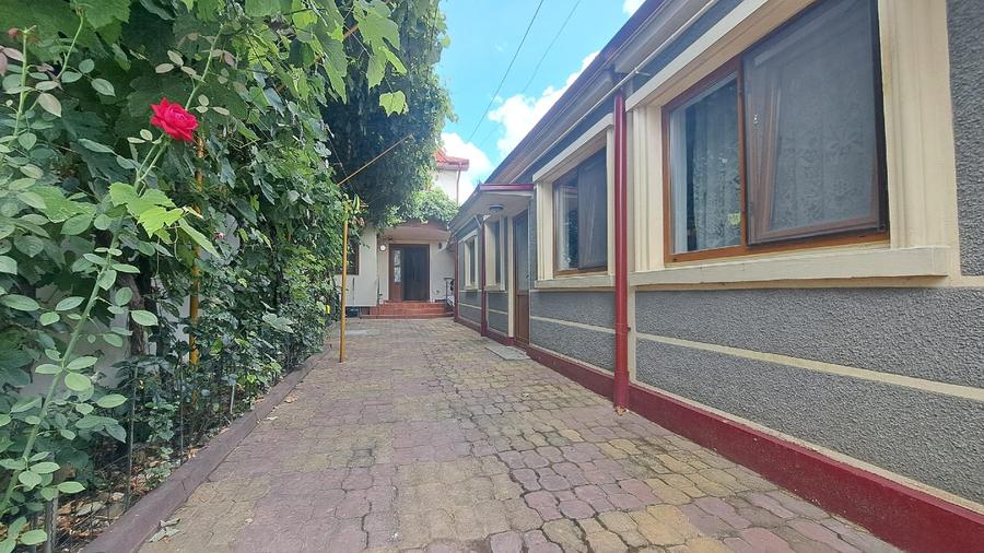 Casa cu Etaj si Casa pe Parter in zona Piata saraca.