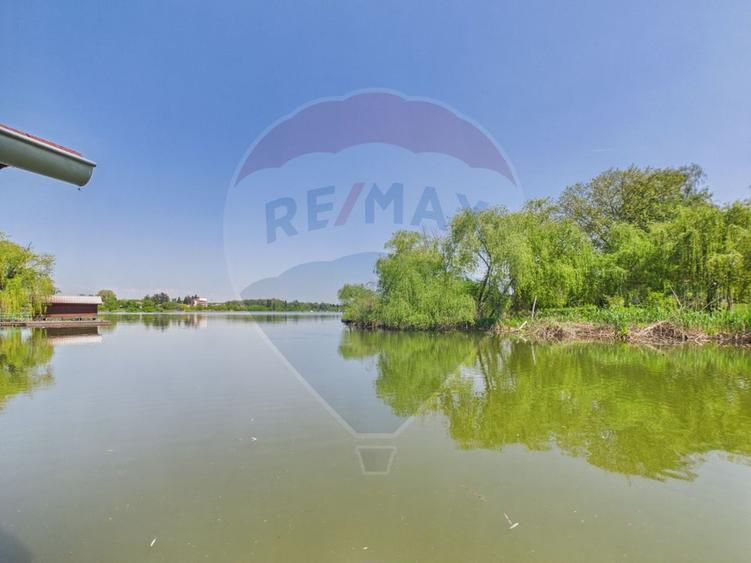 Proprietate unica, vila si 8000 mp pe malul lacului Snagov