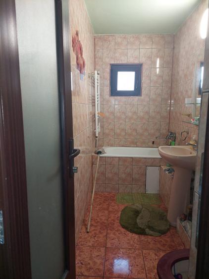 Apartament 3 camere decomandat, zona Vidin.