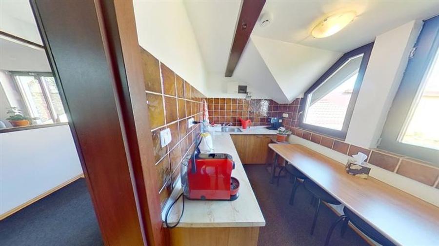 Nivel in casa, recomandat si activitati birou,  Central, Brasov.